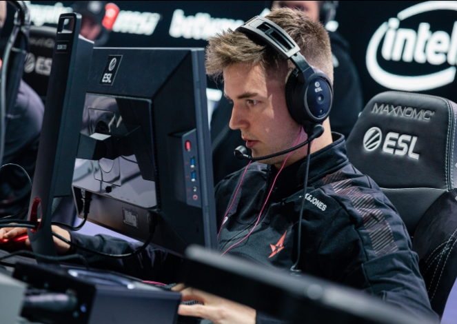 背打贝恩 背打贝恩